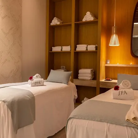 Hipotels Barrosa Palace & מלון