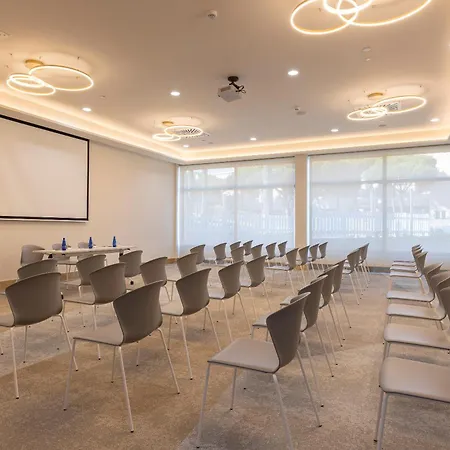 Hipotels Barrosa Palace & מלון