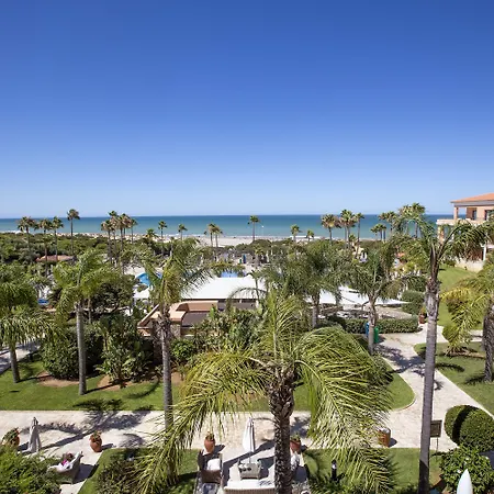 Hipotels Barrosa Palace & מלון