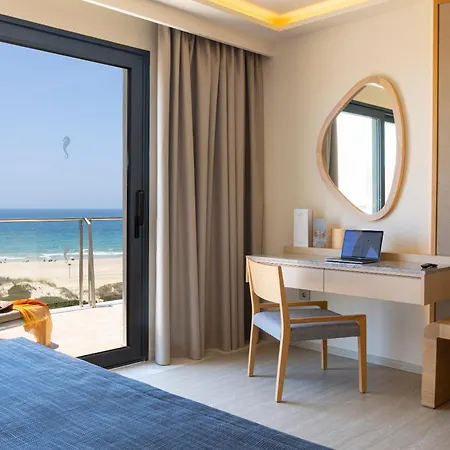 Hipotels Barrosa Palace & מלון